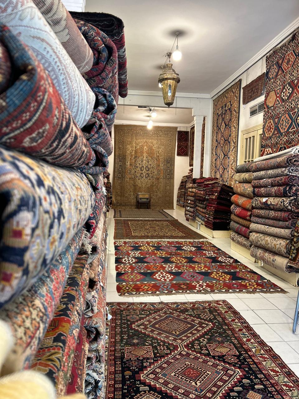 Art et Tapis showroom interior